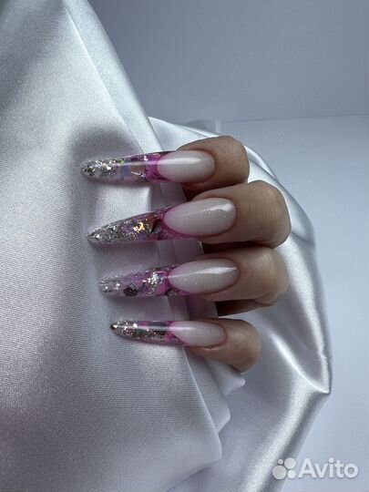 Модель на маникюр