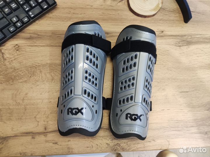 Футбольные щитки RGX р. L