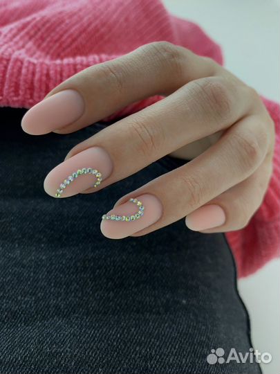 Модель на маникюр и педикюр