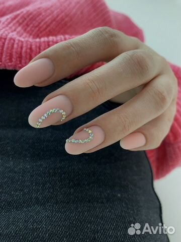 Модель на маникюр и педикюр