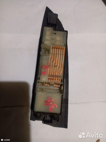 Блок упр. стеклоподьемниками на nissan avenir W11