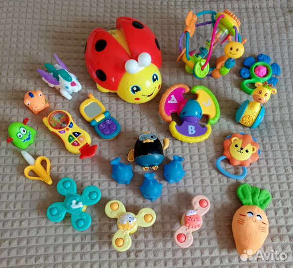Пакет игрушек погремушек + игрушки для купания