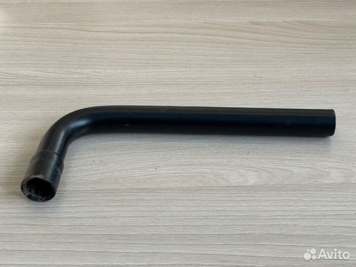 Ключ балонный Renault Duster