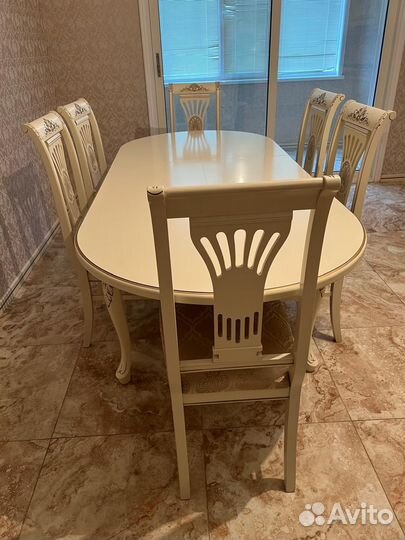 Кухонный стол и стулья