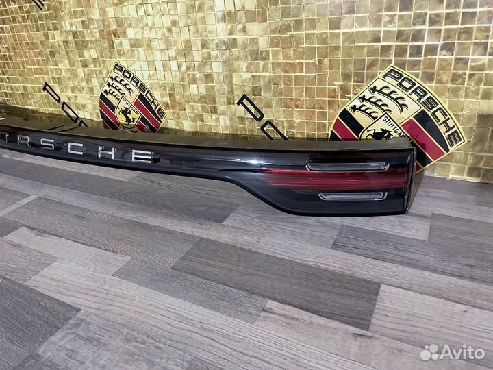 Фонарь задний центральный Porsche Cayenne 9Y