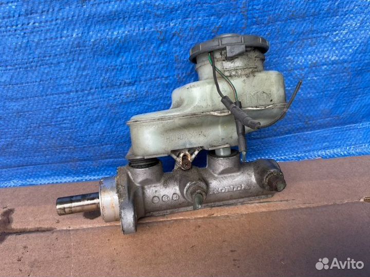 Главный тормозной цилиндр Acura Tl UA5 3.2L sohc