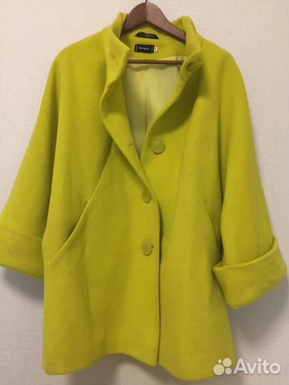 Полупальто лимонного цвета