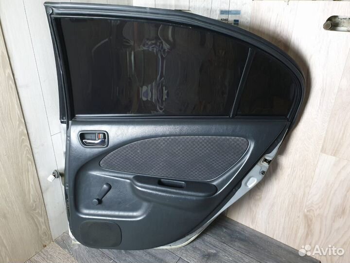 Дверь задняя правая Toyota Avensis 1 T22