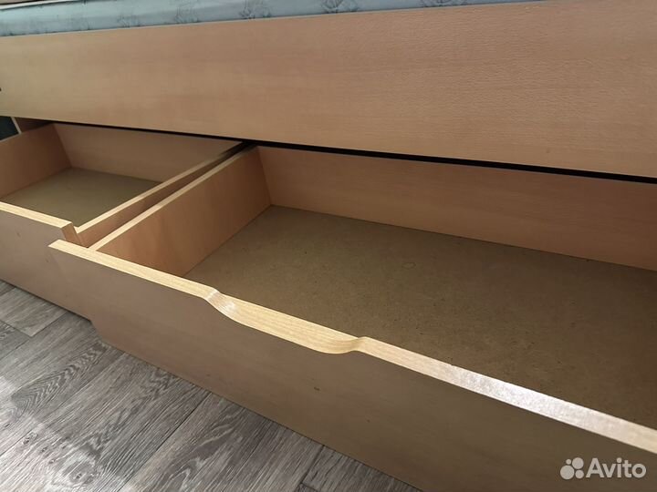 Кровать односпальная с ящиками и матрасом