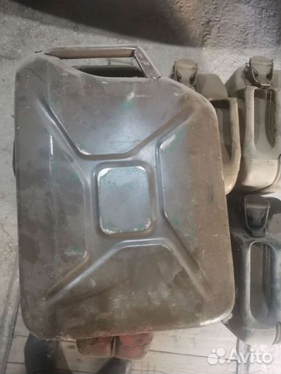 Канистры металлические 20 литров