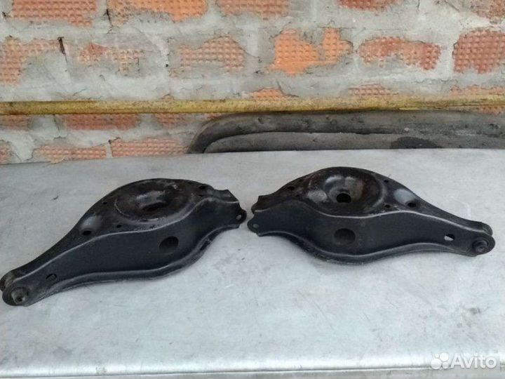 Рычаг под пружину задний Nissan Teana J31