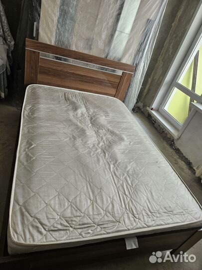 Кровать двухспальная с матрасом бу