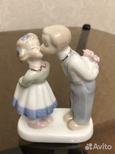 Статуэтка фарфор