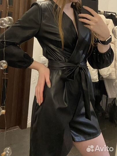 Костюм из экокожи женский