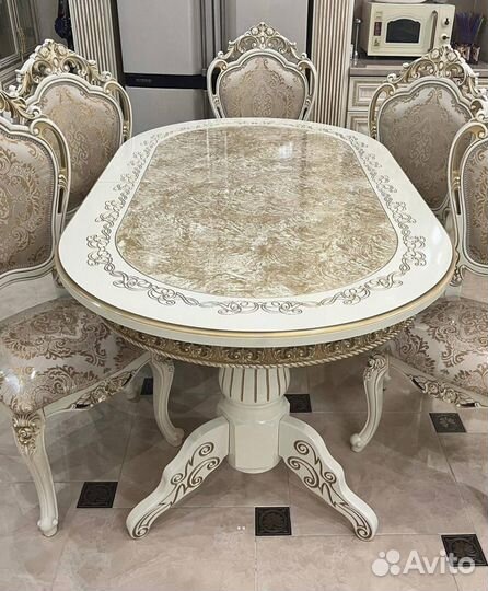 Кухонный стол и стулья новые