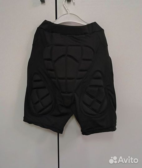 Защитные шорты для сноуборда и горных лыж