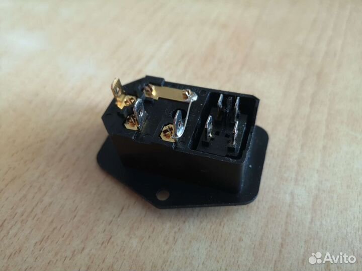 Аппаратный разъем inlet, IEC С14