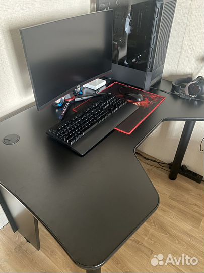 Игровой компьютерный стол