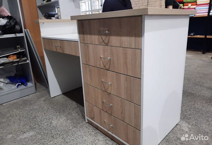 Стол администратора/прилавок/ресепшн