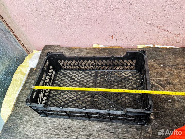 Ящик пластиковый и ведра