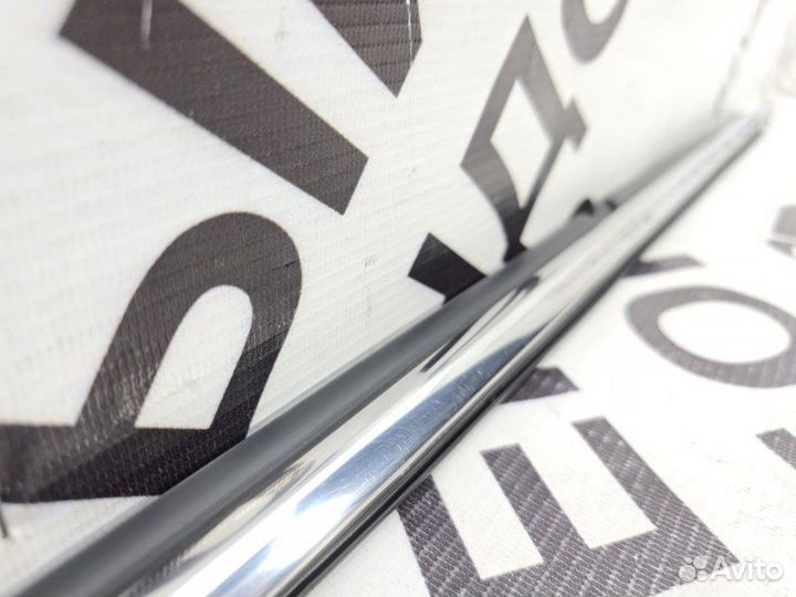 Молдинг двери задний левый Toyota Camry 50