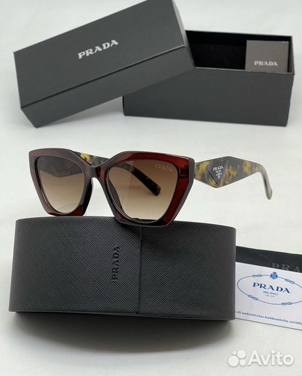 Солнцезащитные очки prada