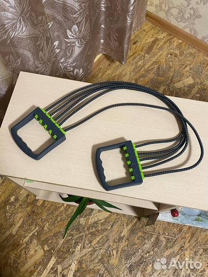 Эспандер грудной