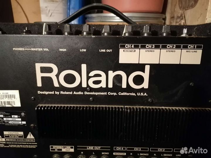 Roland KC300 100Вт микшерный клавишный усилитель