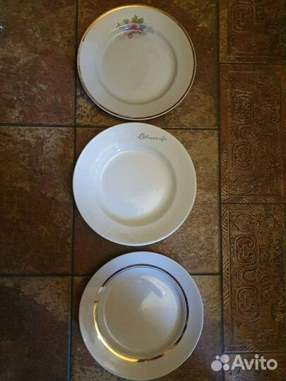 Тарелки, молочник, сахарница Дулëво