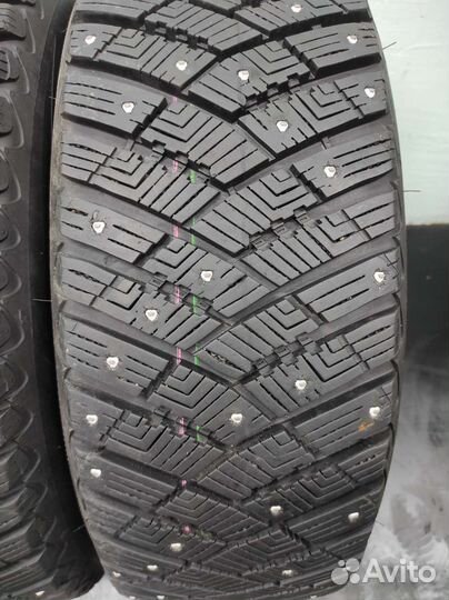 Goodyear UltraGrip Ice Arctic SUV 215/60 R17 100T