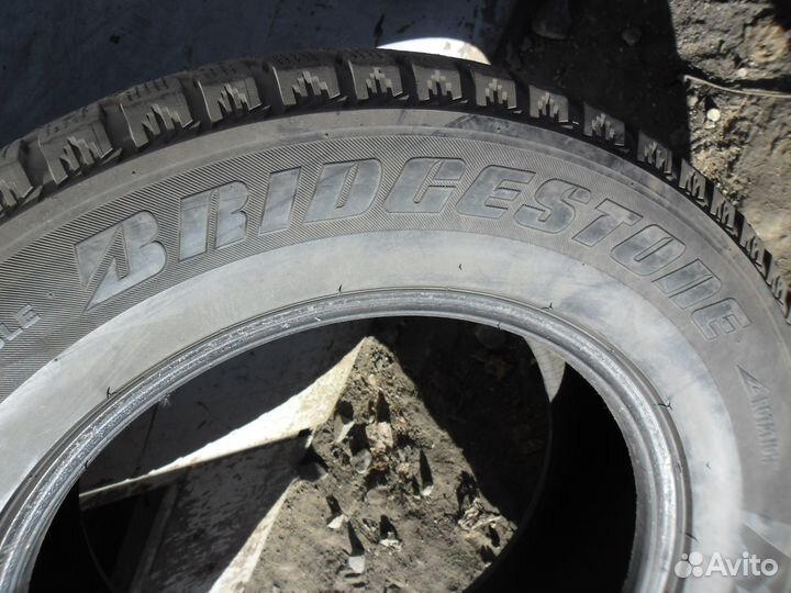 Bridgestone Ice Cruiser 7000 235/65 R17