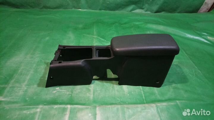 Центр консоль подлокотник Mitsubishi Galant 7