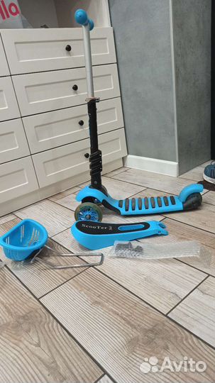 Самокат трёхколёсный