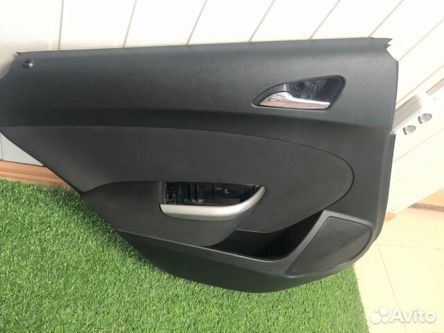 Обшивка двери задняя левая Opel Astra J хэтчбек