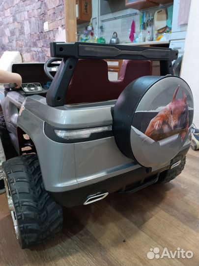 Детский электромобиль