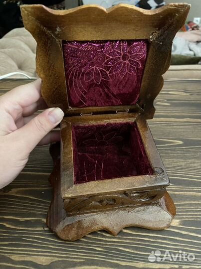 Деревянная шкатулка резная