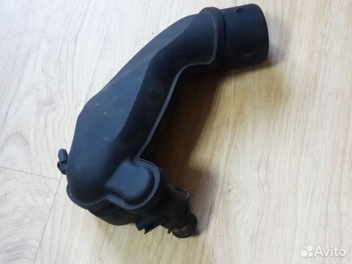 Патрубок воздушный VW Phaeton 078133357J