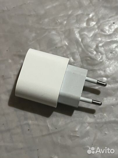 Зарядка на iPhone 20w почти новый