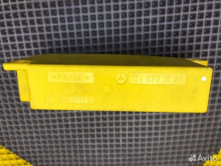 Блок комфорта Mercedes-Benz S124 M102.963 1992