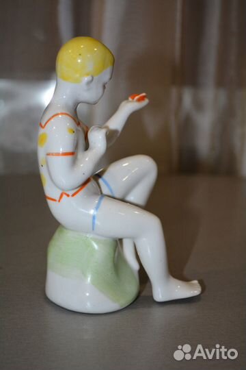 Фарфоровая статуэтка 