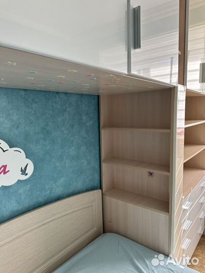 Шкаф стенка с кроватью в спальню