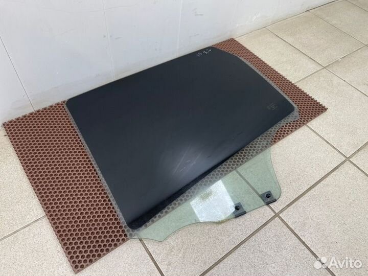 Стекло двери заднее левое Renault Duster