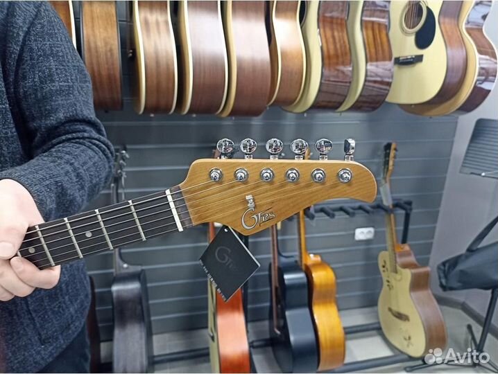 Mooer gtrs S800 Gold - Электрогитара со встроенным