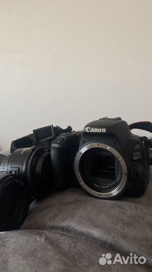 Зеркальный фотоаппарат Canon eos 200d