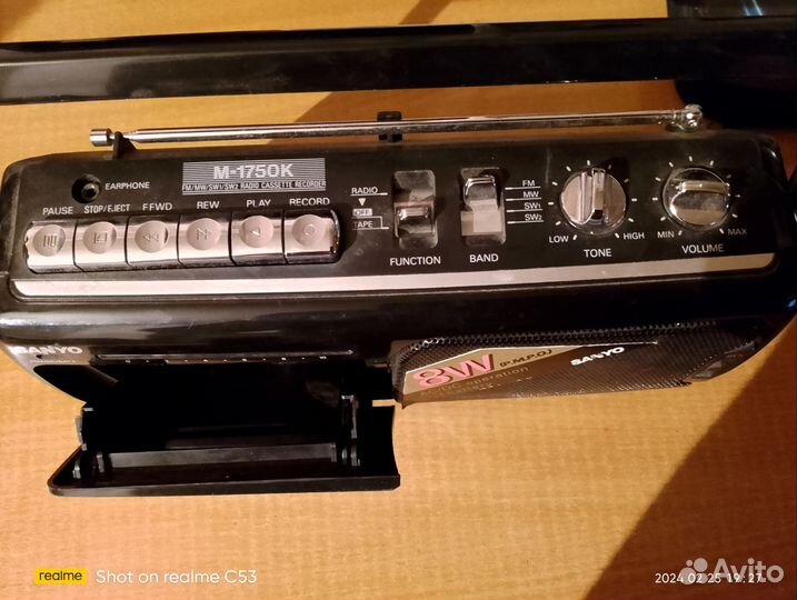 Продам магнитофон Sanyo