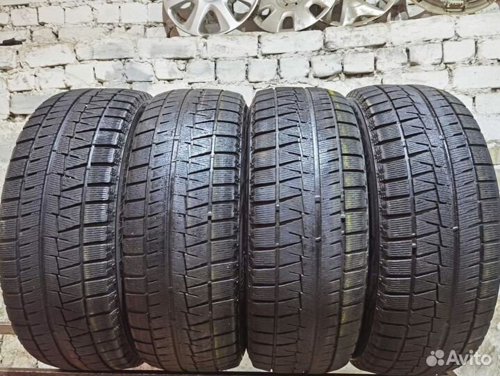 Bridgestone Blizzak Revo GZ 215/55 R17 94Q