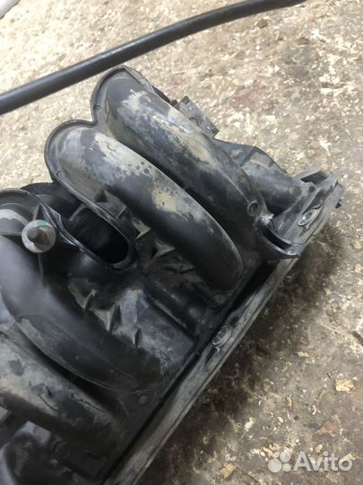 Впускной коллектор Renault Logan 1