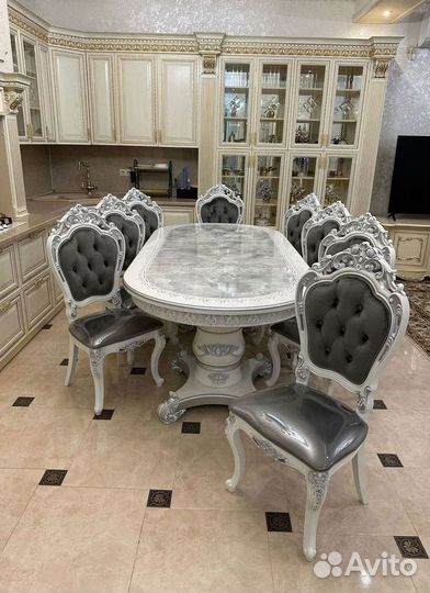 Обеденный стол и стулья