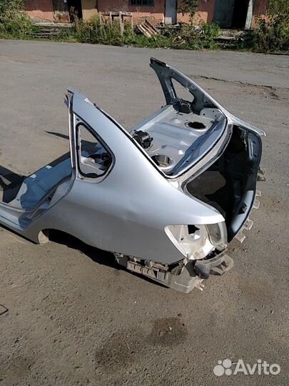 Задняя часть Renault Symbol 2