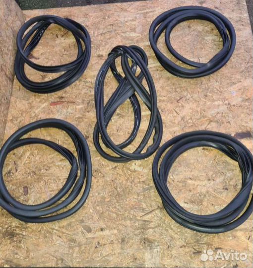 Уплотнитель двери задней левой BMW 5 F10/F11/GT F0